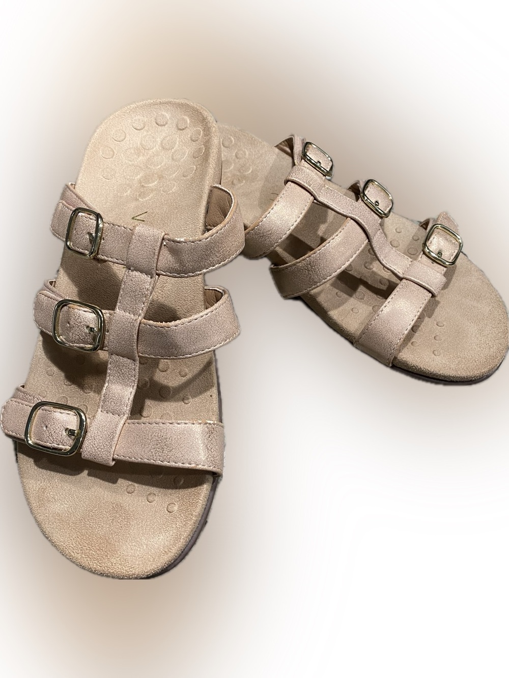 Vionic Rose Gold triple adjustable Buckle Strappy Sandal ..size 8